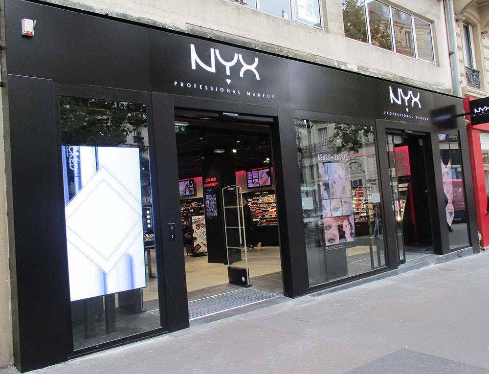 pose-vitrine-paris
